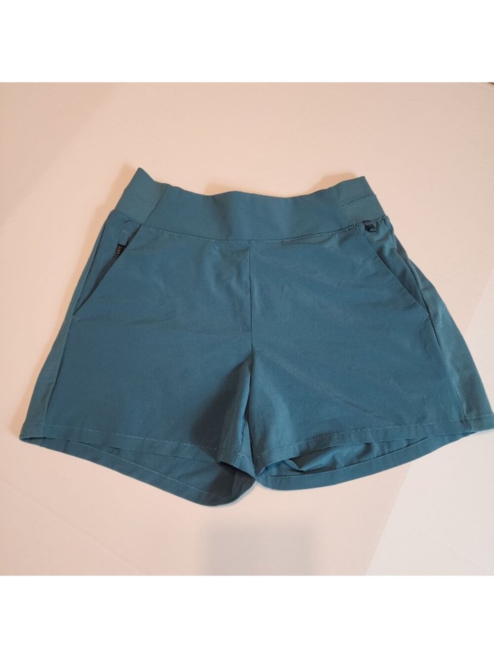 Athleta Brooklyn Seafoam Blue Performance Shorts sz 2 4" inseam